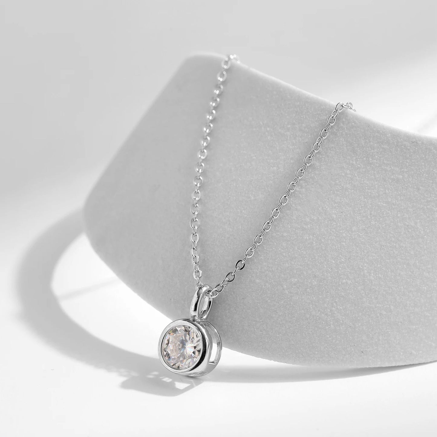 MODIAN 1 Carat D Color Round Bezel Setting Moissanite Pendant Necklace 925 Silver Lab Diamond Women Jewelry With Certificate Box