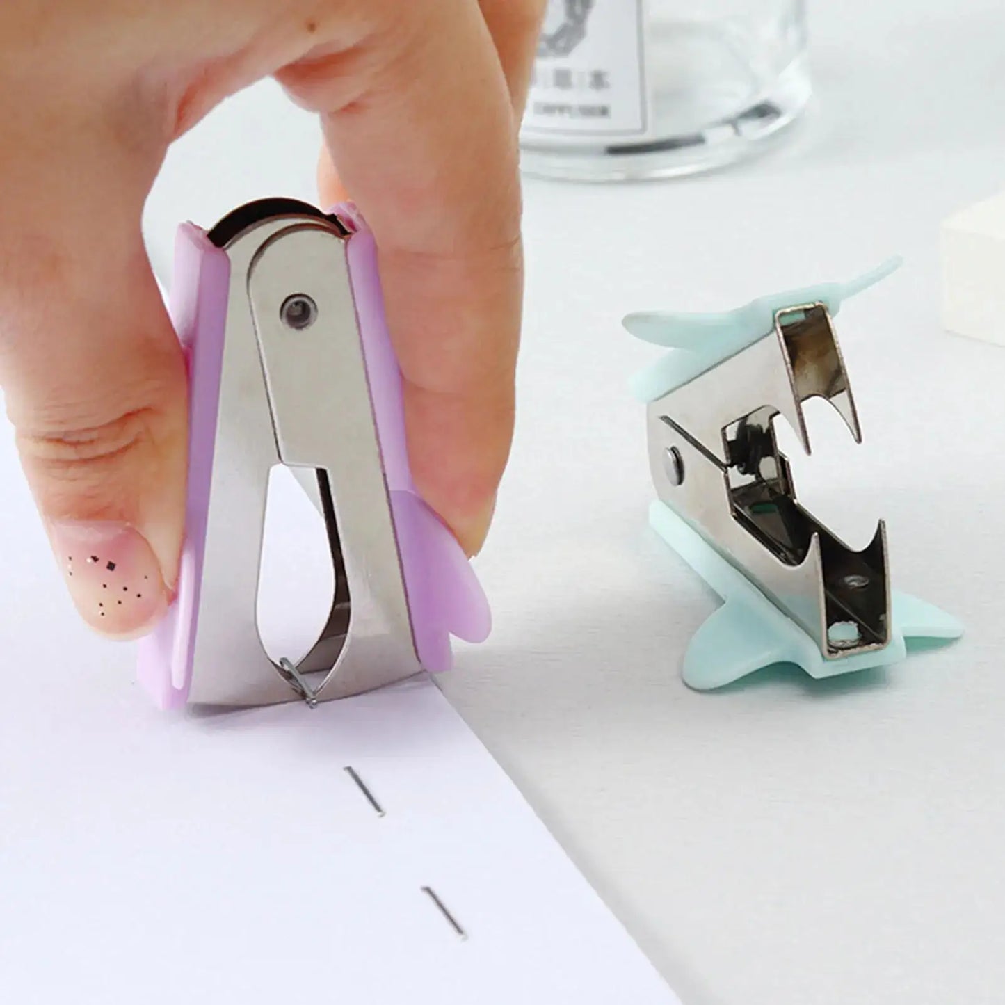 Random Colors Office Desktop Staples Stapler Remover Stationery Tools Staple Remover for Office Desk Accessories